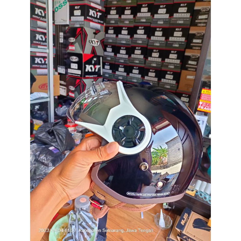 Helm Cargloss YRH hijab Hitam glossy& hitam doff