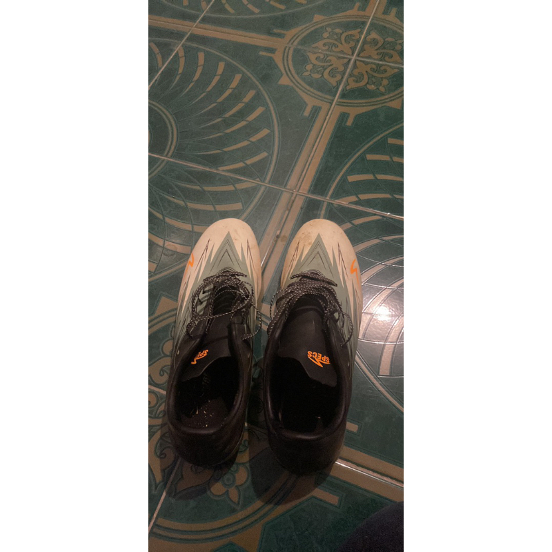 sepatu bola Specs lightspeed 3 Fg