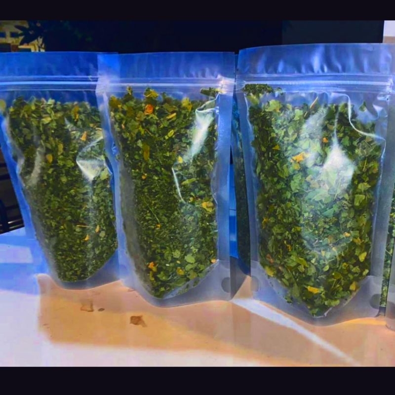 

daun kelor kering/dried moringa leaves