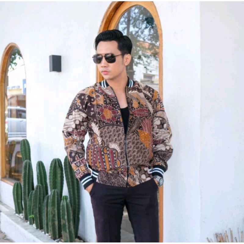JAKET BOMBER BATIK TRENDY SOLO MOTIF