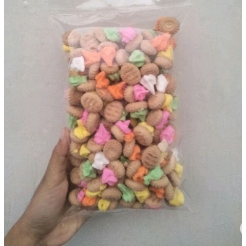 

Biskuit bunga gem 250rg