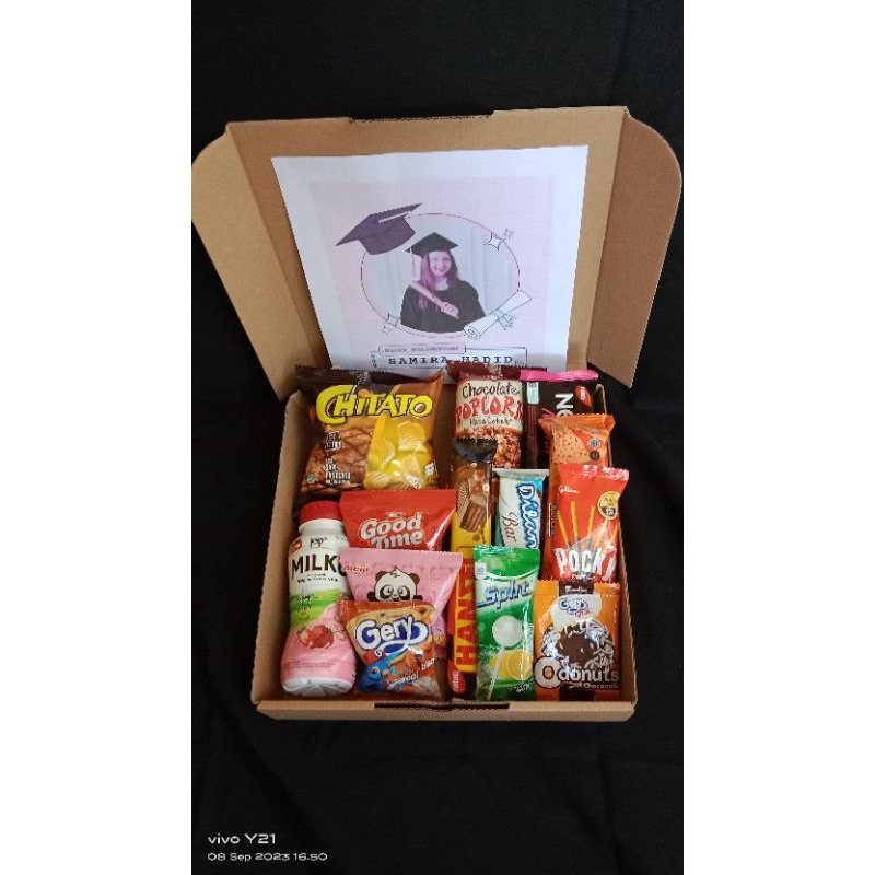 

Hampers Snack ulang tahun - Kado pacar - Kado wisuda - Kado Aniversary - Gift Box snack