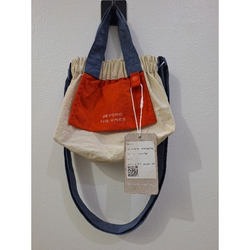 Beyond the vines Btv dumpling bag Micro cream red colourblock