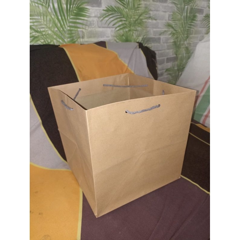 

Paperbag Dus Nasi Polos Coklat XL Tali Grey |Goddiebag Kertas Dus Nasi Polos Cokelat XL Jumbo Ukuran 27x27x27cm