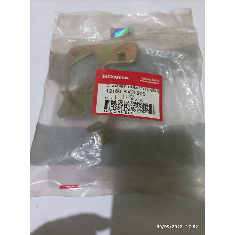 Braket selang dan kabel body mesin Vario110 karburator, nomer part: 12160 -KVB-900 ,Original AHM