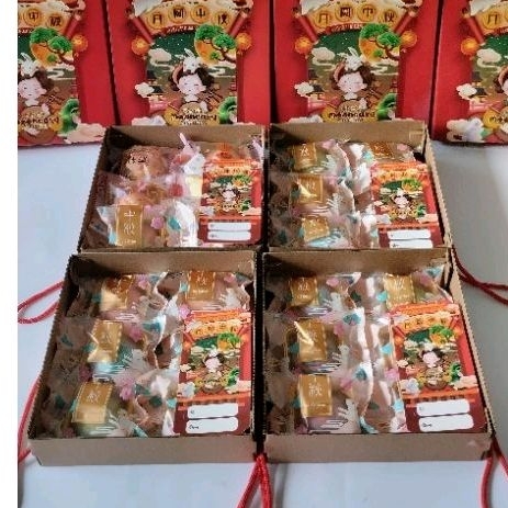 

Mooncake / Spiral Mooncake / Thousand Layers Mooncake / Kue Bulan