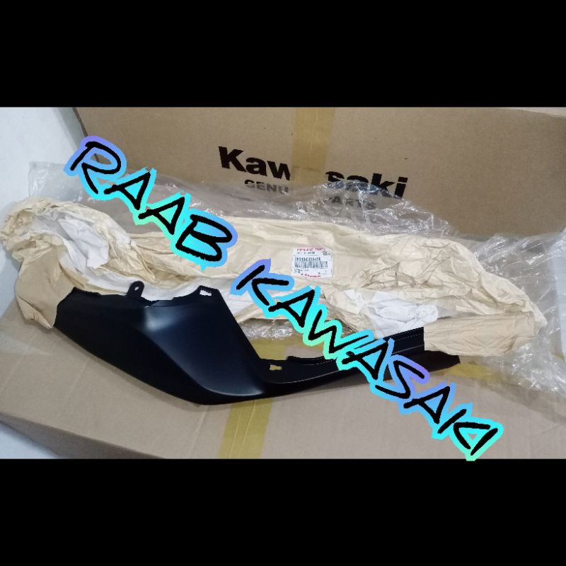 cover body belakang hitam dof kanan zx636 zx 636 original kawasaki
