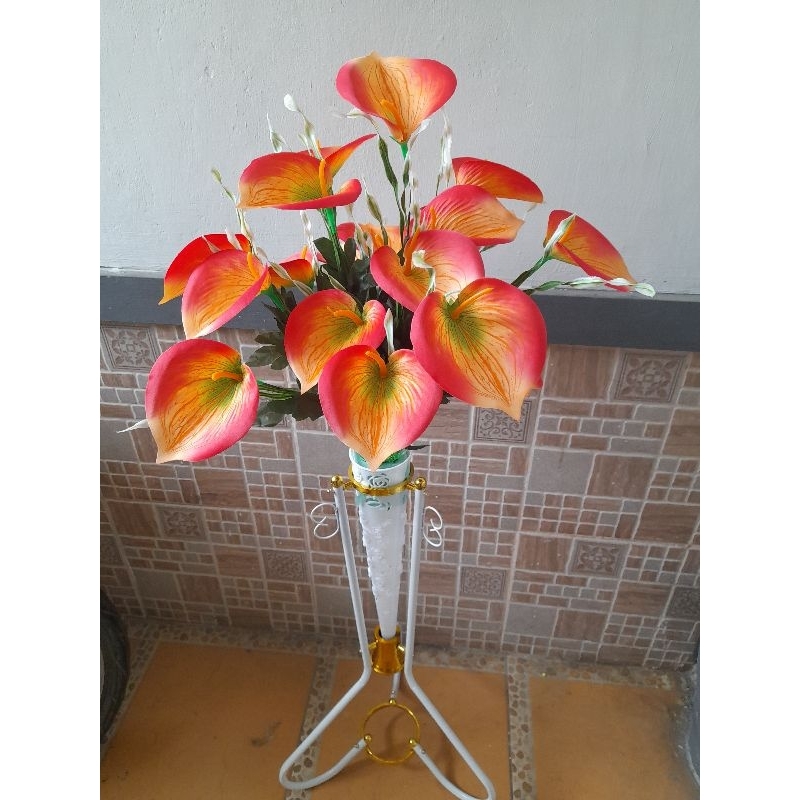 Bunga Aron Panda Kuntum 18 Berikut vas corong bunga buat di sudut ruang tamu