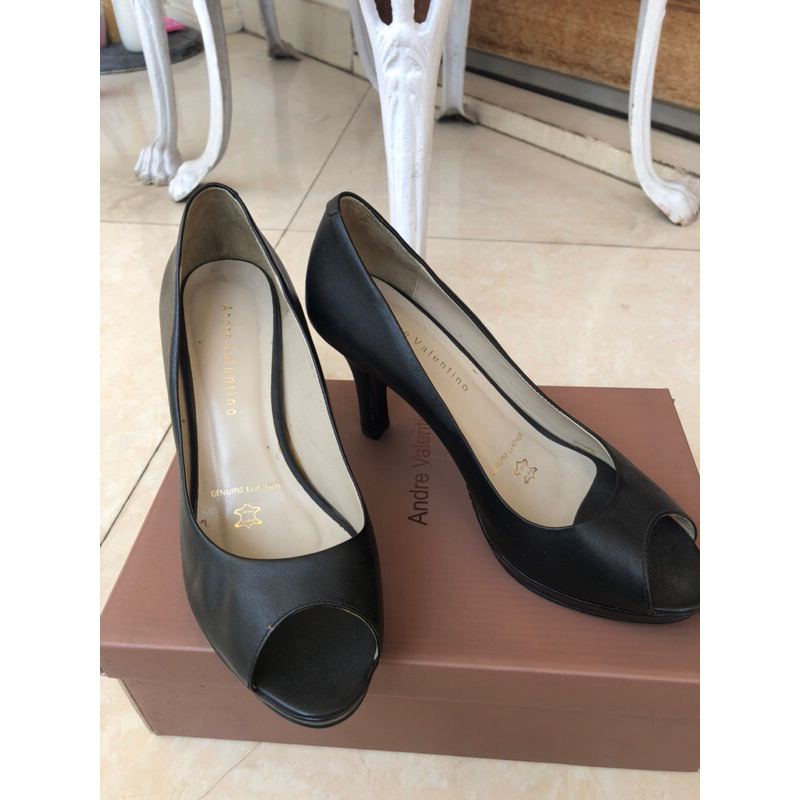 preloved high heels Andre Valentino black