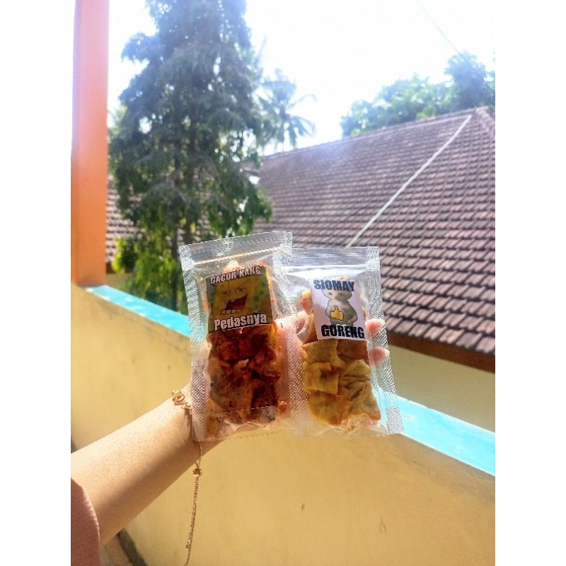 

SIOMAYGORENG MINI 150gr VARIAN PEDAS DAUN JERUK,SAPI PANGGANG TERMURAH