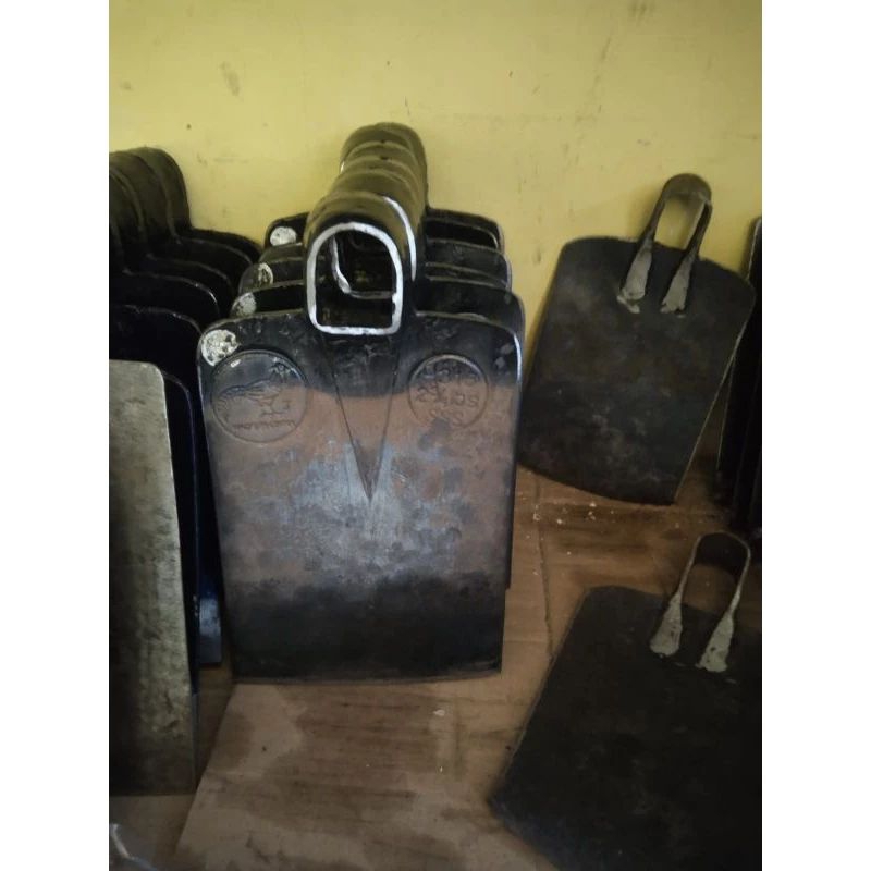 cangkul anti lengket tanah