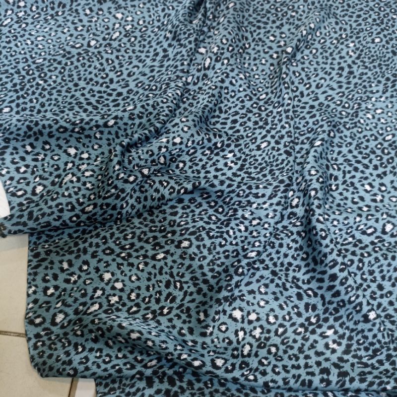 kain silk motif macan // kain motif macan // animals print / kain macan / lq