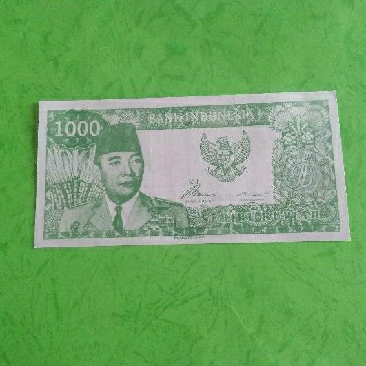 Uang kuno Soekarno Hijau 1000 Bisa Menggulung 7 Penari