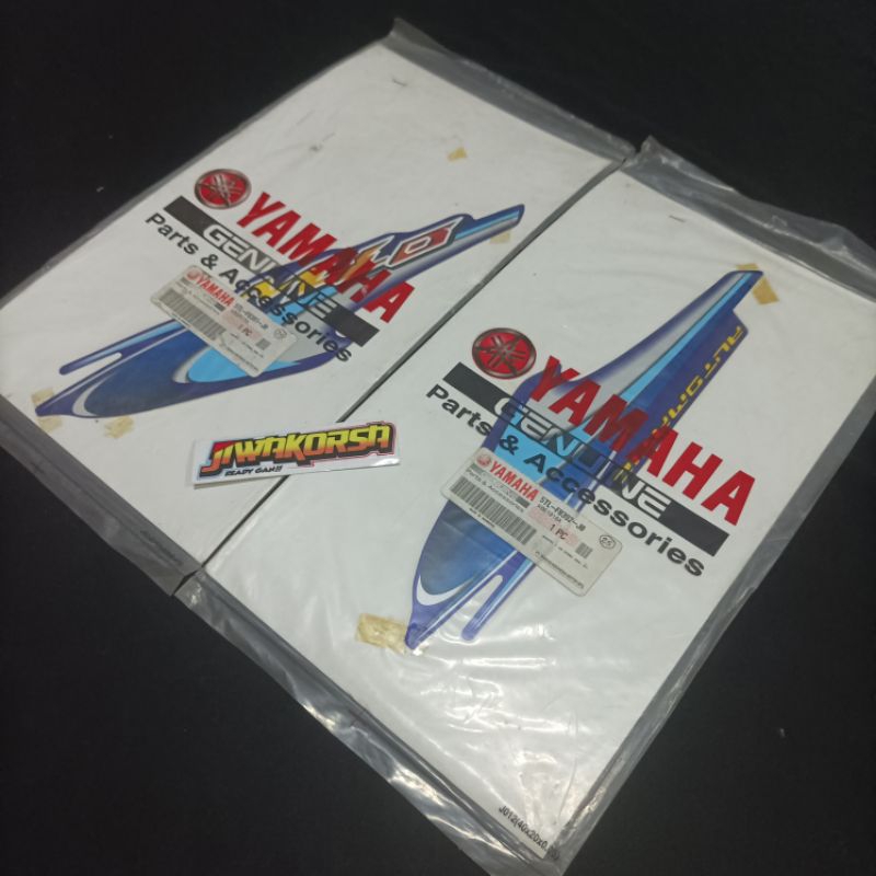 Striping Stiker Sticker Grapict List Body Bodi Tameng Depan Yamaha Mio Sporty 2006 biru Original