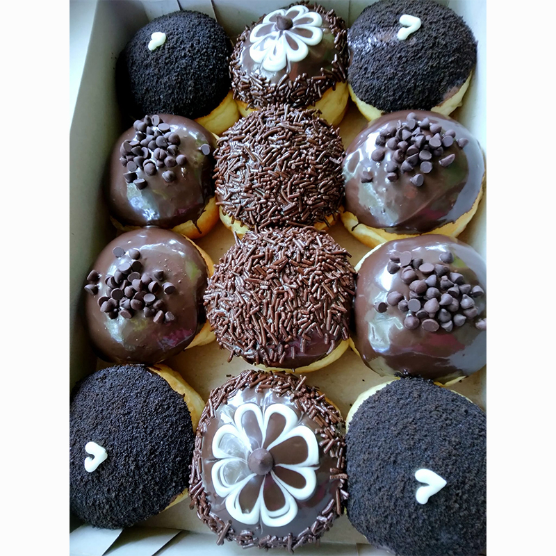 

Donat emput Lembut topping oreo coklat meses