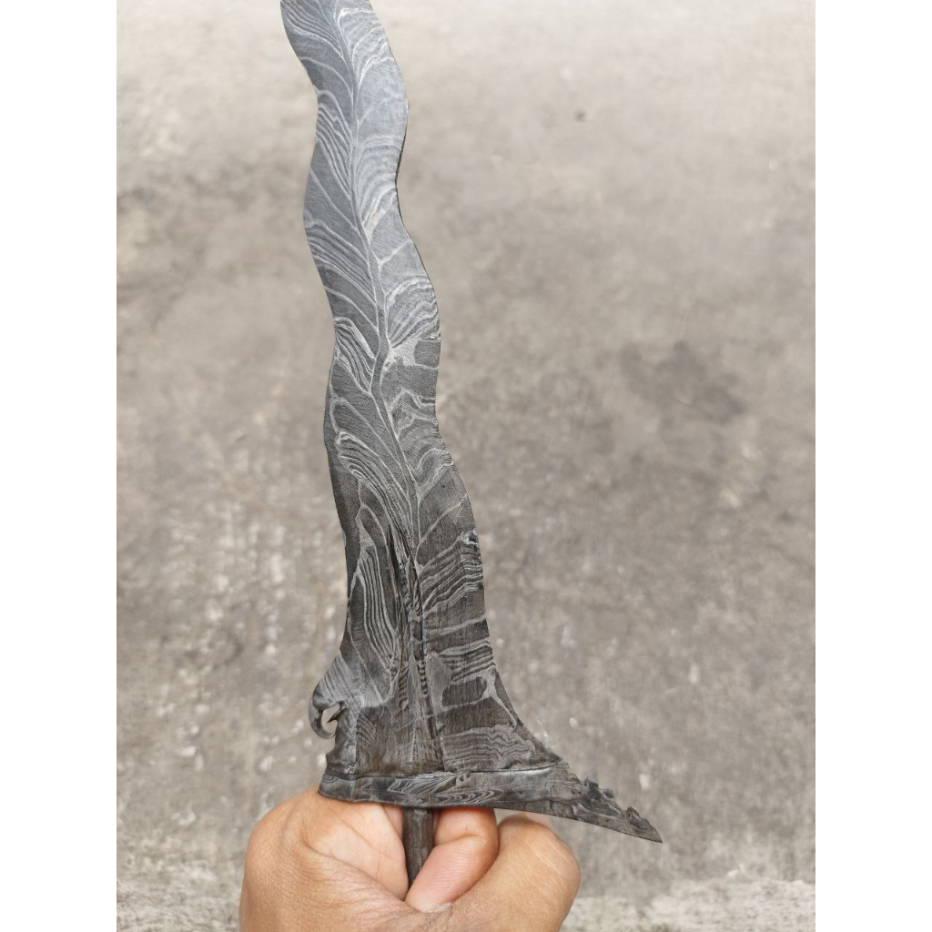 Keris Sengkelat luk 13 pamor Blarak Sineret