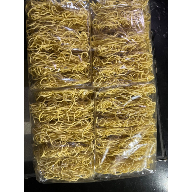 

Mie telur kering home made isi 20 keping @ 40 grm / keping