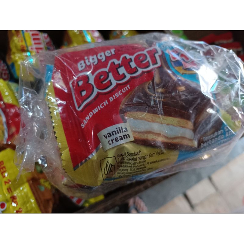 

bigger better sandwich biscuit vanilla cream isi 10