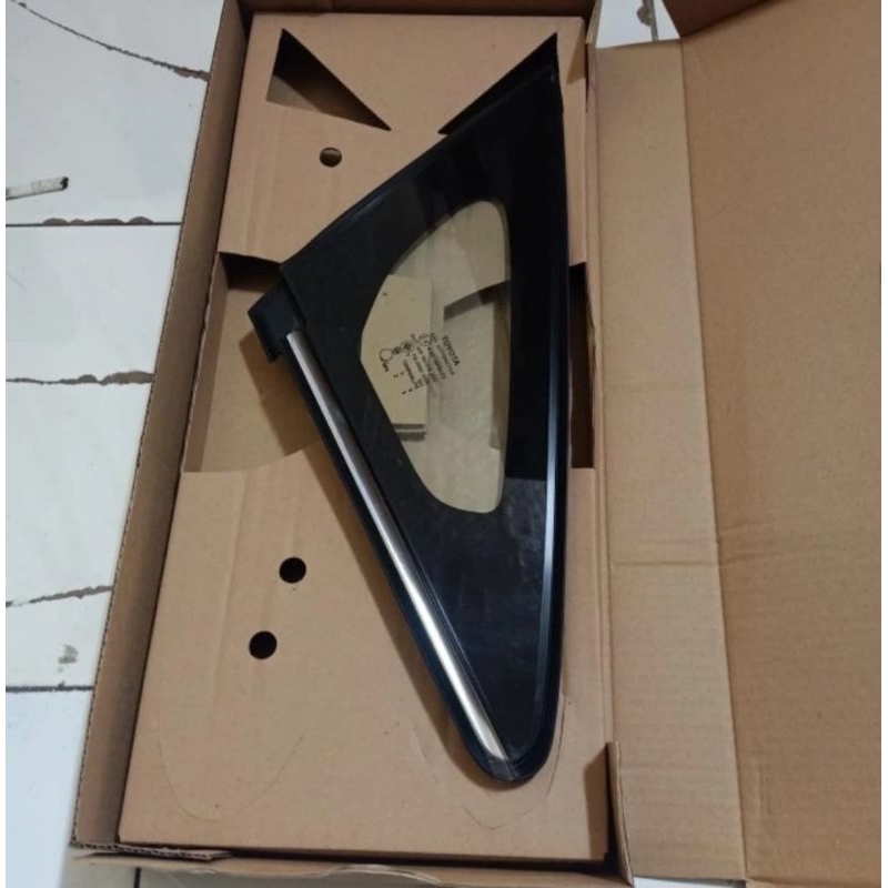 KACA SEGITIGA SAMPING INNOVA REBORN VENTURER ORIGINAL