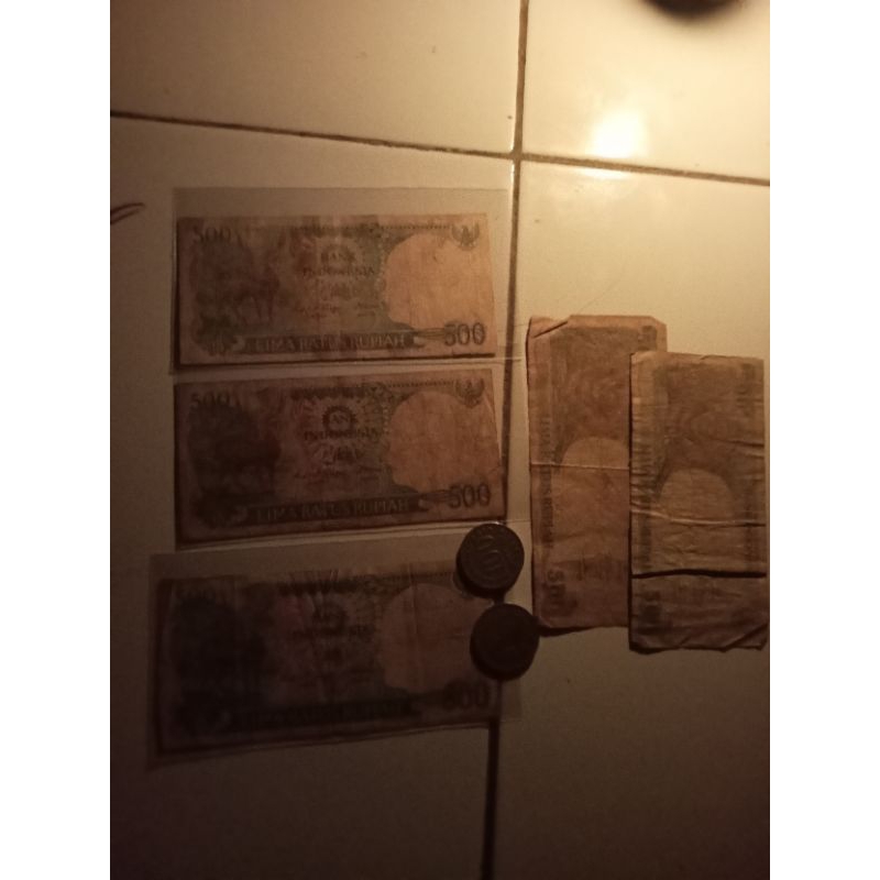 3 lembar rusa 1988, 2 lembar 500 rupiah, 2 keping 100 rupiah