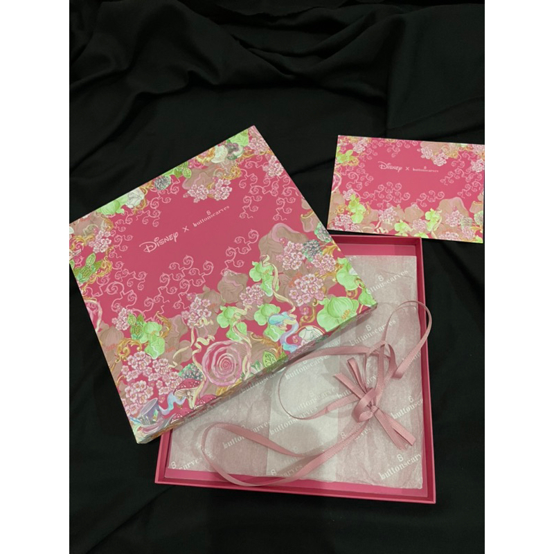 

Kotak/Box Buttonscarves x Disney