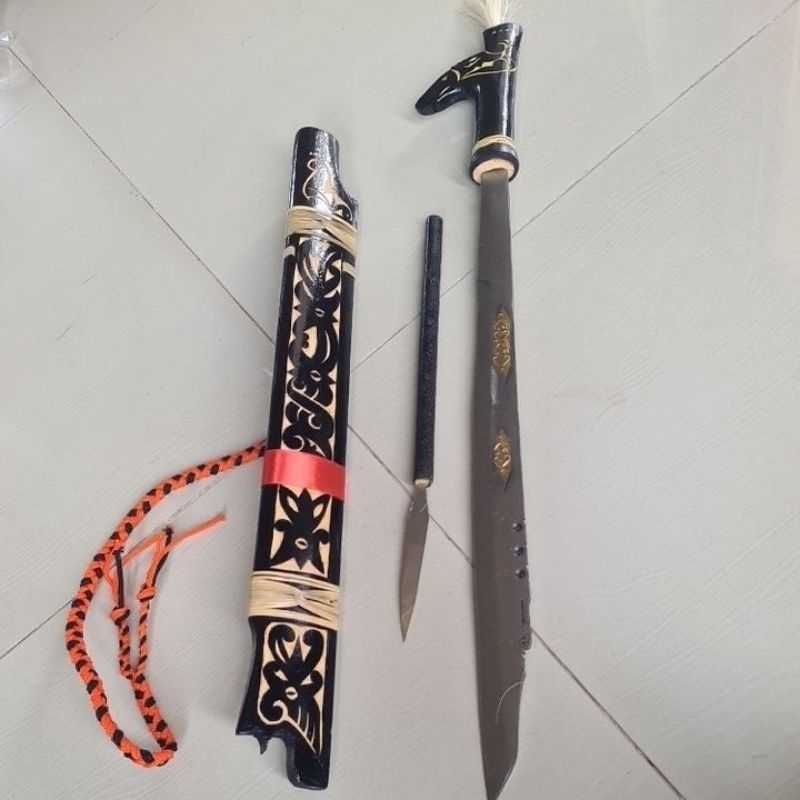 Mandau Etnik dayak borneo bilah tameng