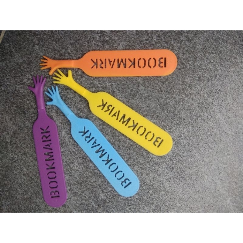 

Penggaris/ pembatas buku (4pcs) BOOKMARK