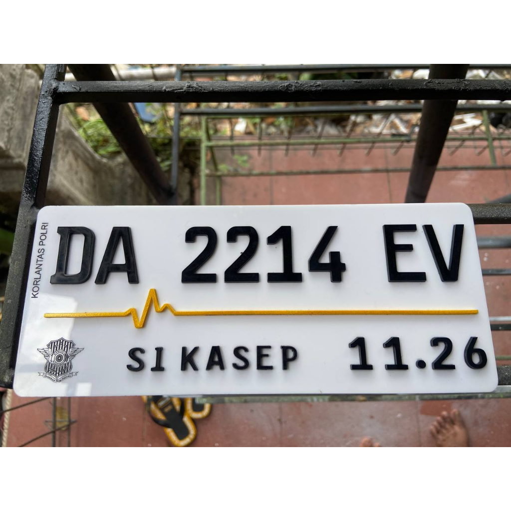 Plat Nomor Motor Akrilik Timbul Variasi Hitam Putih Custom Keren Murah