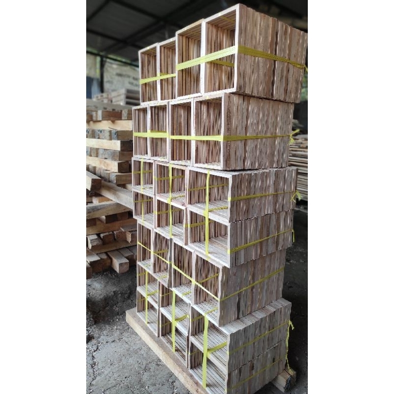 

Spanram Kayu Pinus Jati Belanda Untuk Kanvas Lukis Ukuran bermacam macam sesuai pesanan Tebal kayu 2×2cm