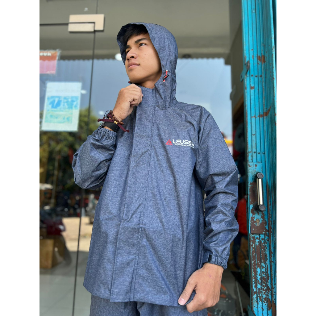 RAINCOAT LEUSER + HOODIE