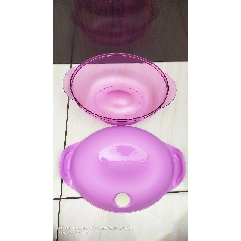 Tempat makan Tupperware