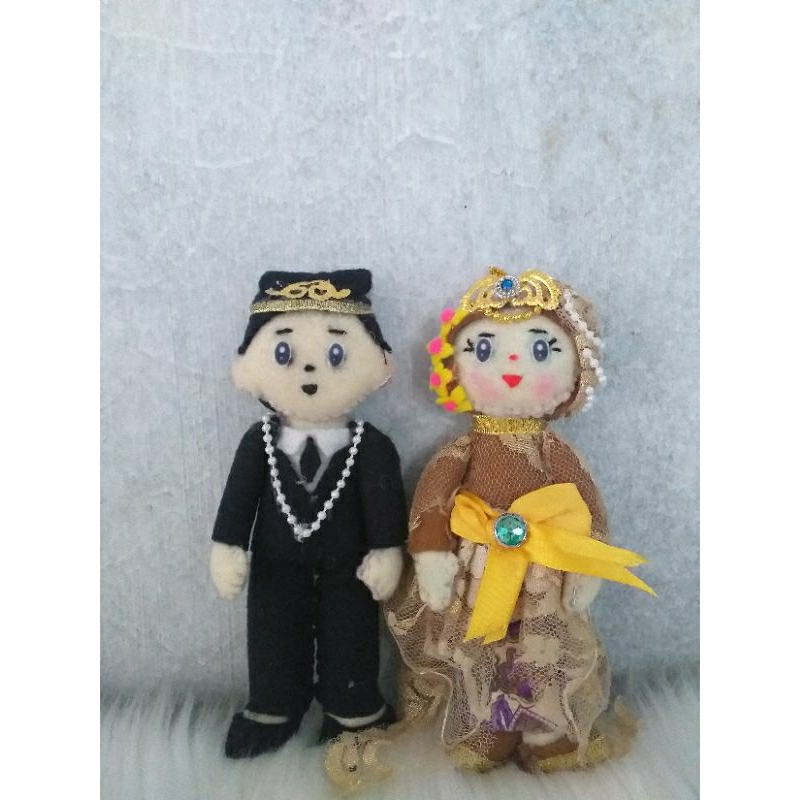 sepasang boneka pengantin muslim flanel