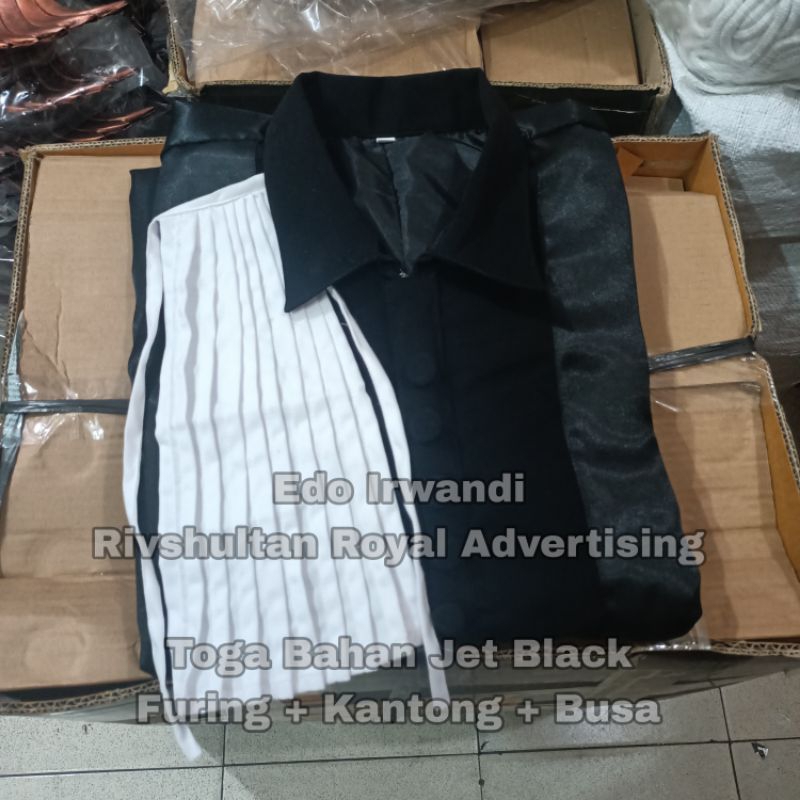 

Toga Advokat Pengacara dan Jaksa bahan Jet Black Pakai Kantong dan Busa Ready Berkualitas