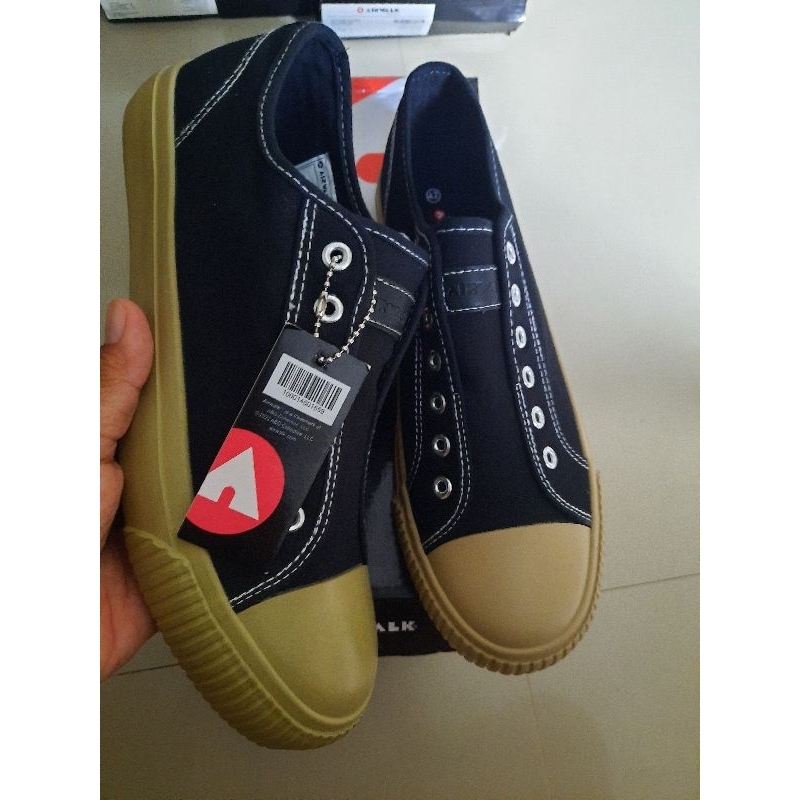 sepatu airwalk slip on hitam Ramia tanpa tali