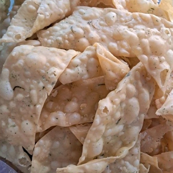 

pangsit bawang sledri spesial 500gr enak renyah gurih