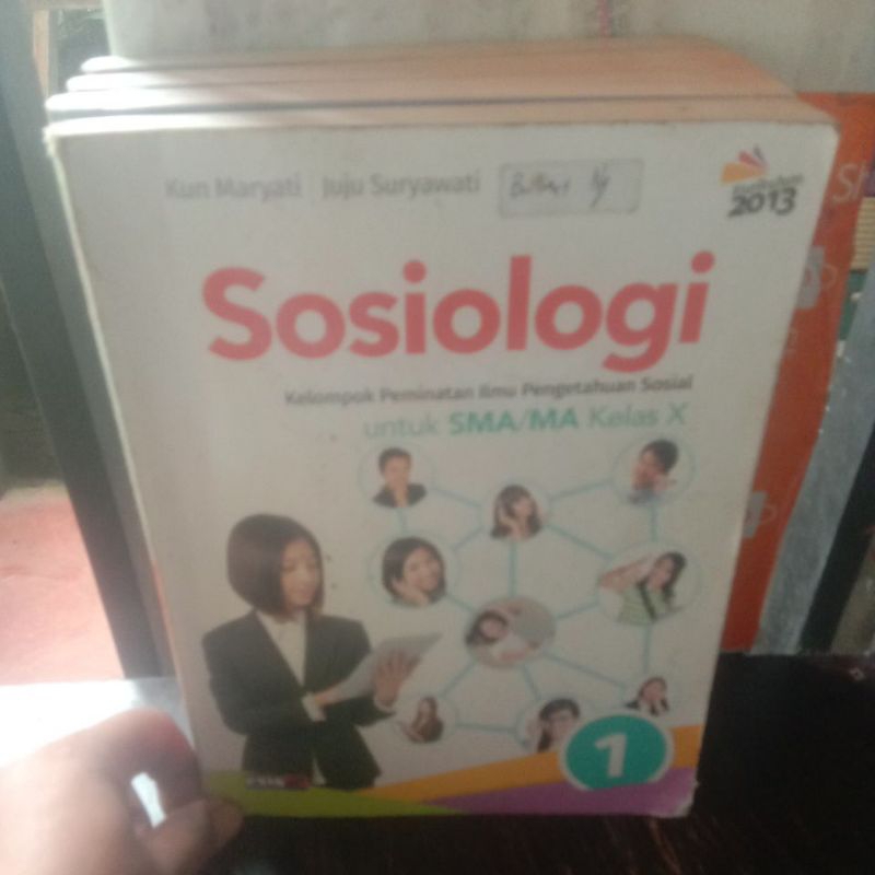 BUKU SOSIOLOGI UNTUK SMA KELAS 10/X/1 KURIKULUM K13 REVISI PENERBIT ERLANGGA ESIS