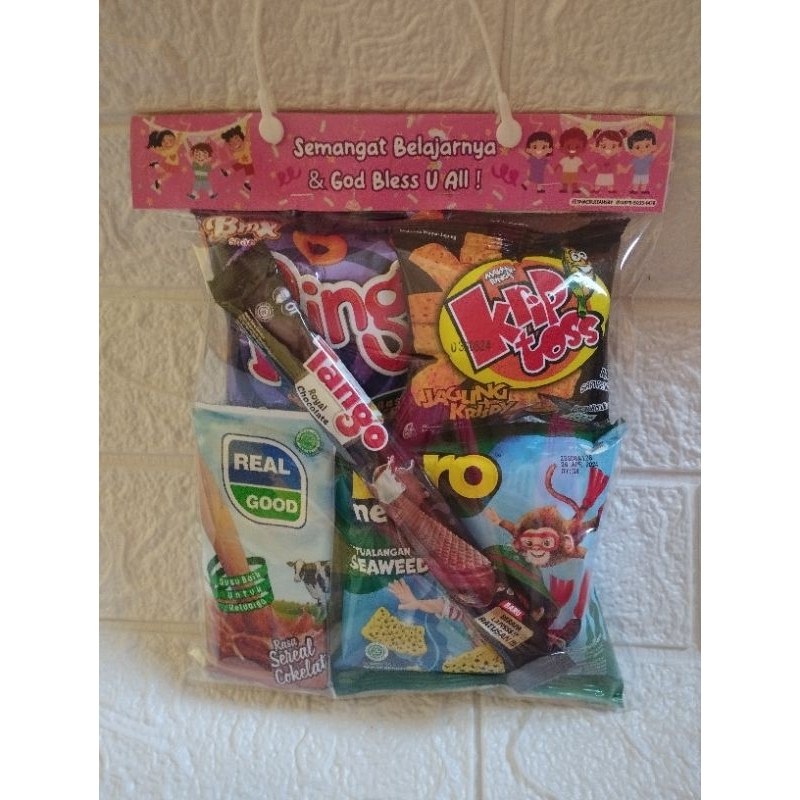 

SNACK ULANG TAHUN FREE CUSTOM