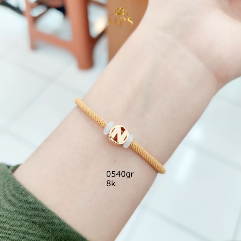 GELANG TALI WARNA KUNING + LIONTIN HURUF "N" EMAS KADAR 375% | TOKO EMAS PUTERA SOKARAJA