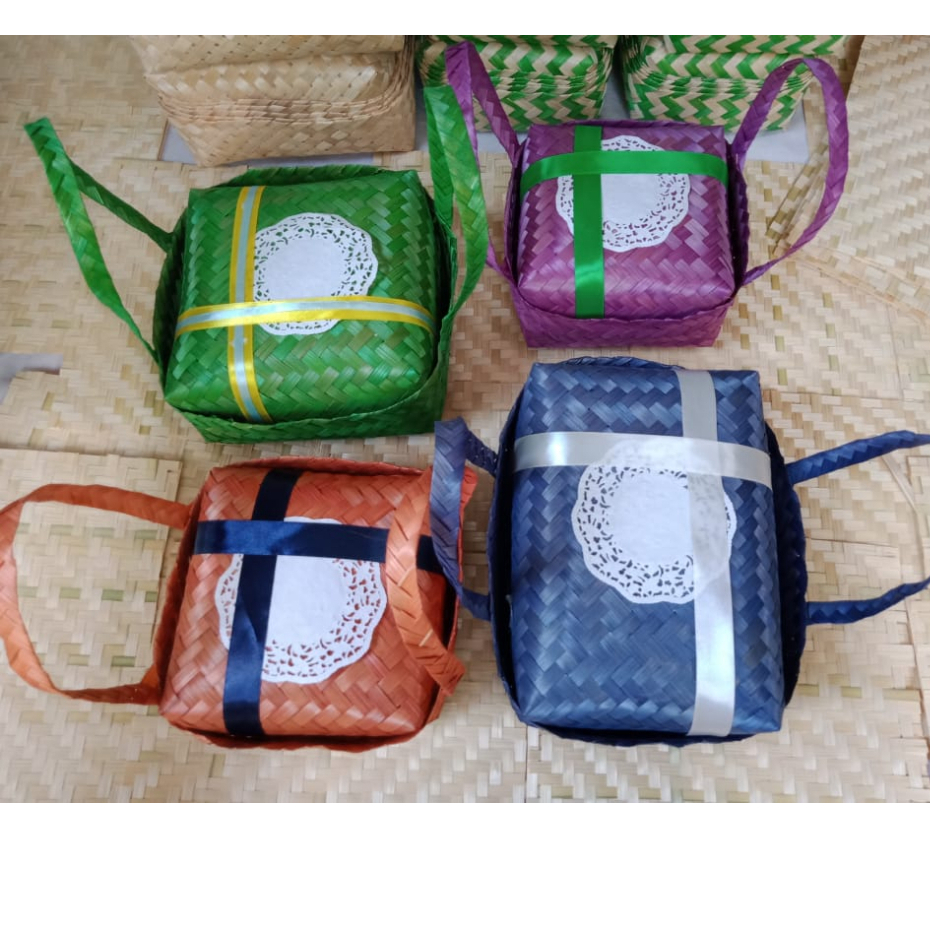 

CW22- BESEK JINJING WARNA SIZE 22X22X10 CM