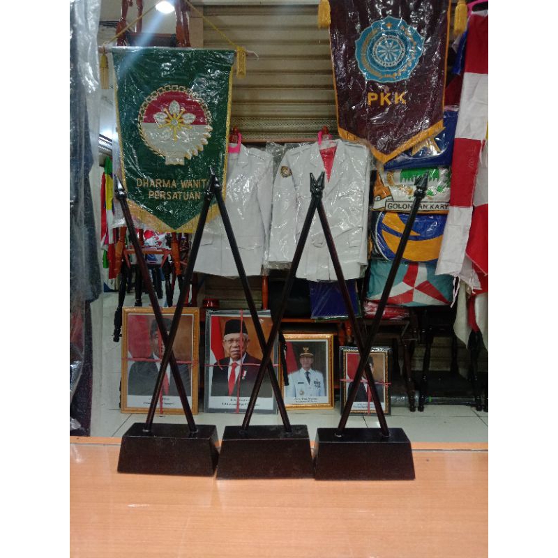 

tiang silang kayu meja hanya tiang saja tampa bendera