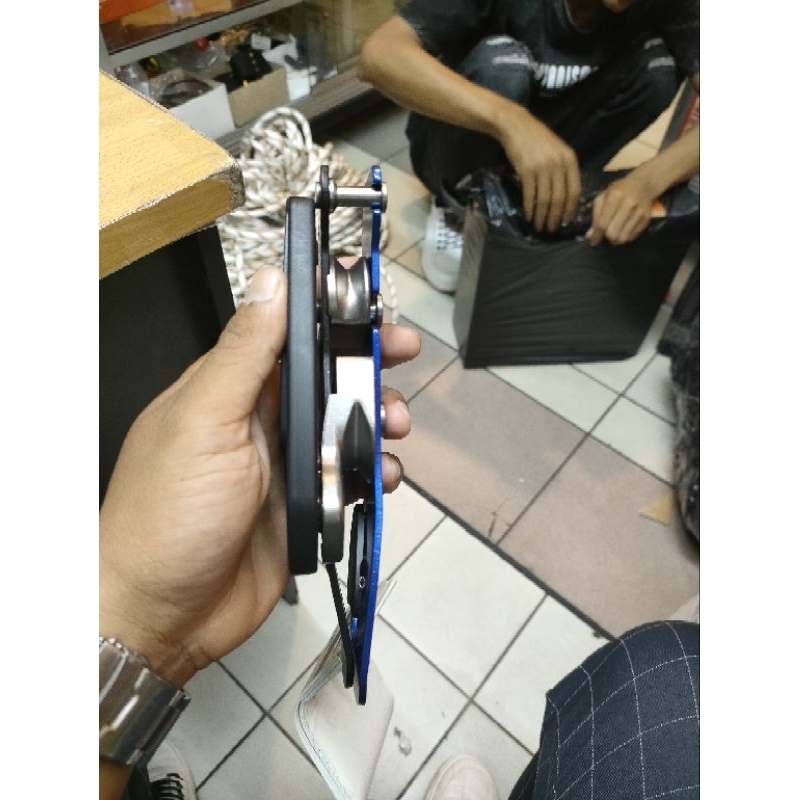 Autostop Petzl Descender / Alat Panjat Tebing Petzl Original