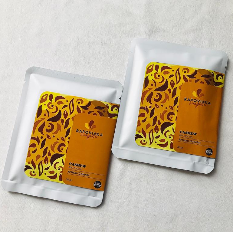 

Rapoviaka Simple Cokelat 30 gram Varian Cashew
