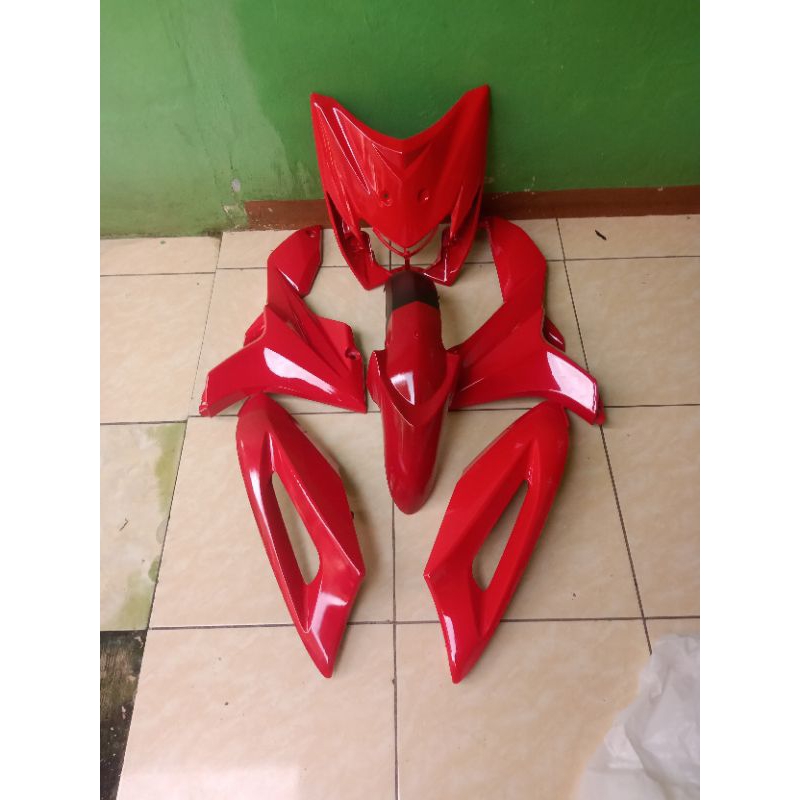 Cover body halus depan Blade lama merah