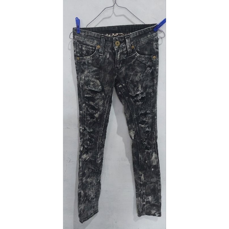 Celana Panjang Ripped Jeans Preloved Something Edwin size Kecil
