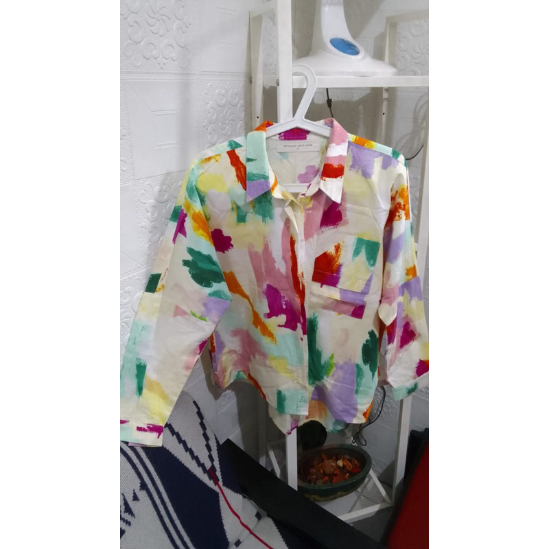 Preloved - Kemeja Cottonink Devon x Nagita Slavina