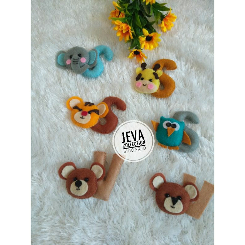 aplikasi boneka dan huruf (set)