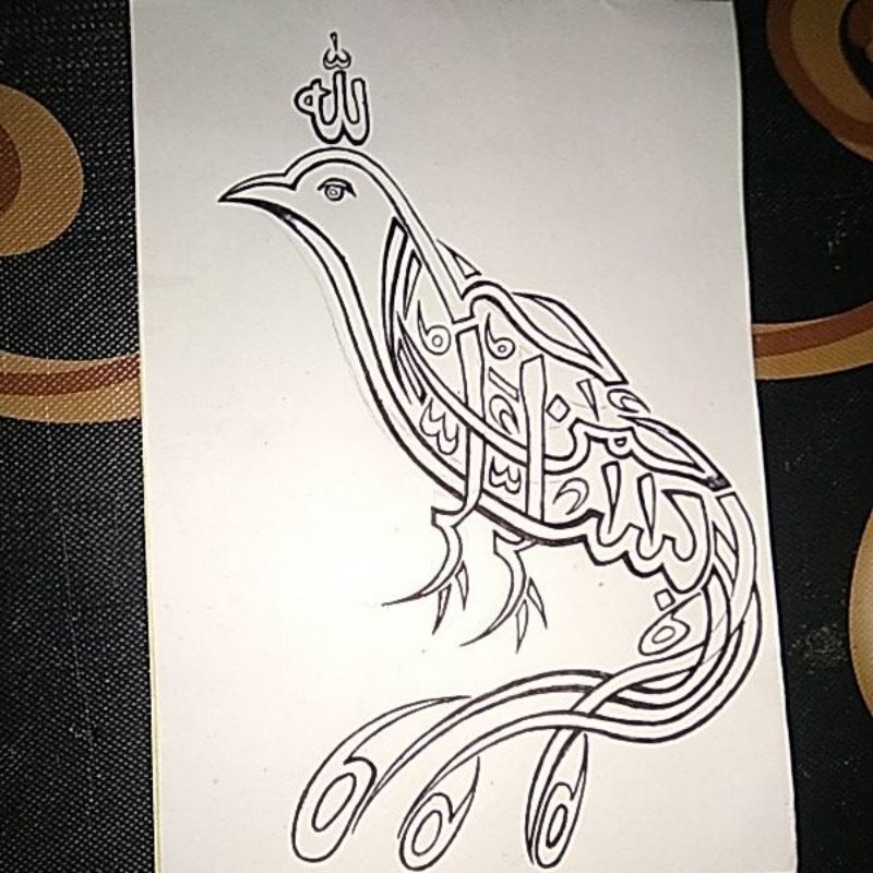

kaligrafi tulis tangan burung merak tanpa warna
