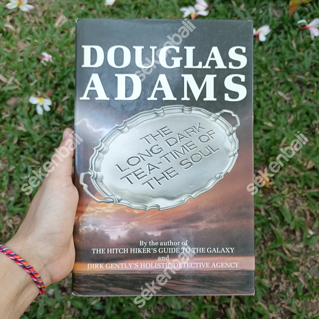 Novel The Long Dark Tea-Time Of The Soul by Douglas Adams (1988) Hardcover - Novel Fantasi