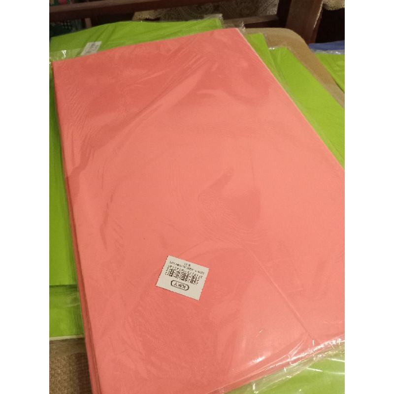 

(1 pak) Kertas manggis Kiky isi 50 lembar / Kertas kado polos