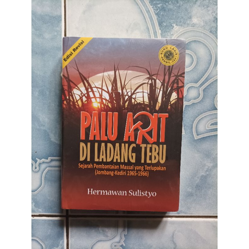 Original Edisi Revisi Palu Arit di Ladang Tebu Sejarah Pembantaian Massal yang Terlupakan Hermawan